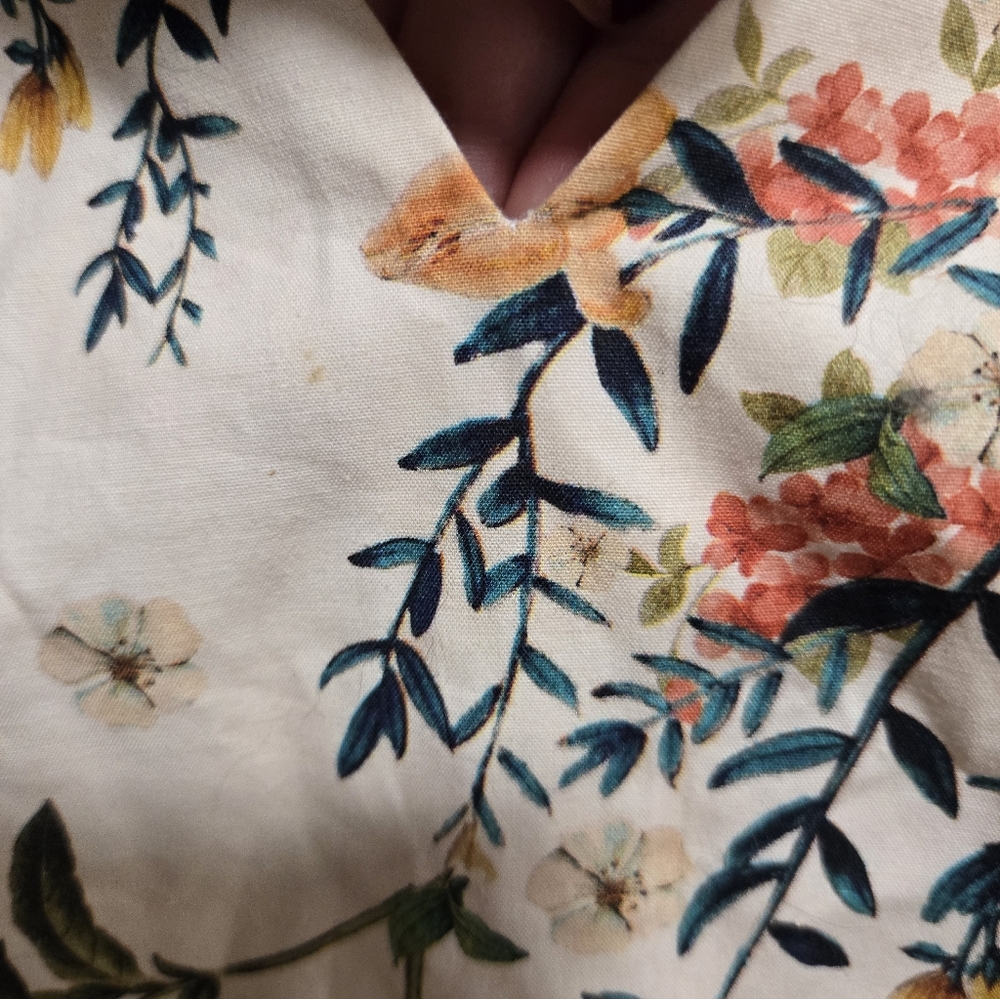 Antonio Melani• Cream Colored Floral Blouse. Sz 0 - Picture 5 of 7